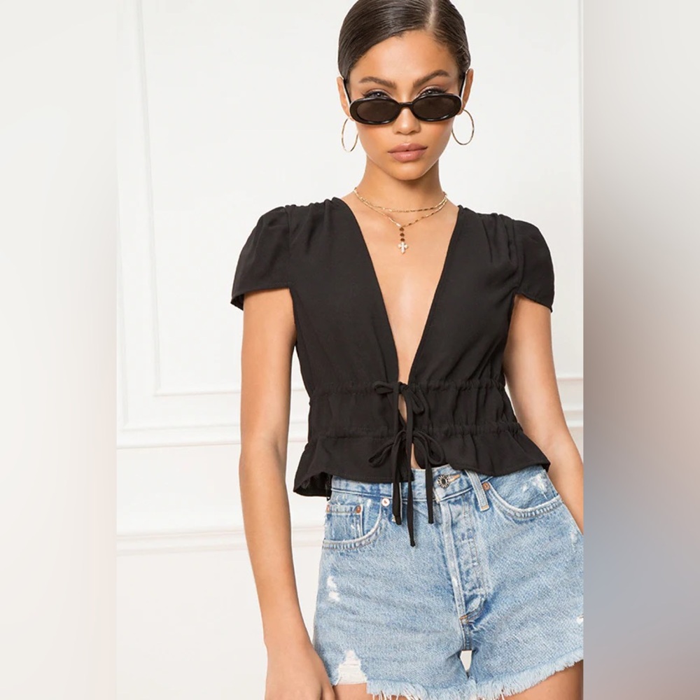 Forever 21 Black Tie-Front Puff Sleeve Crop Top